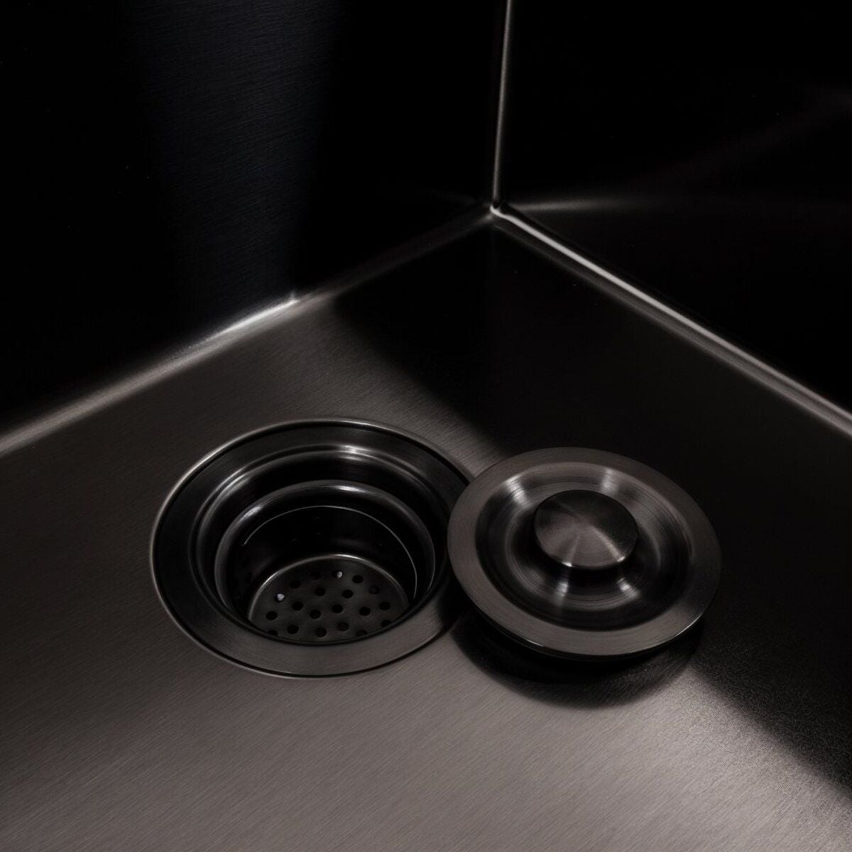 Мийка кухонна Handmade 4545 (3,0\0,8) PVD Black Brash VALESO