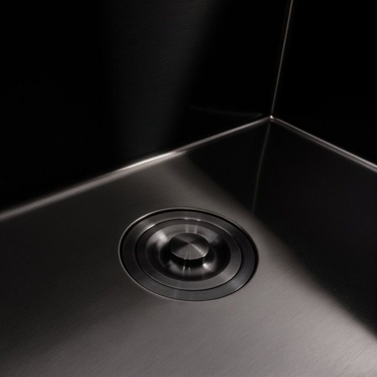 Мийка кухонна Handmade 5843 (3,0\0,8) під столешню PVD Black Brash VALESO