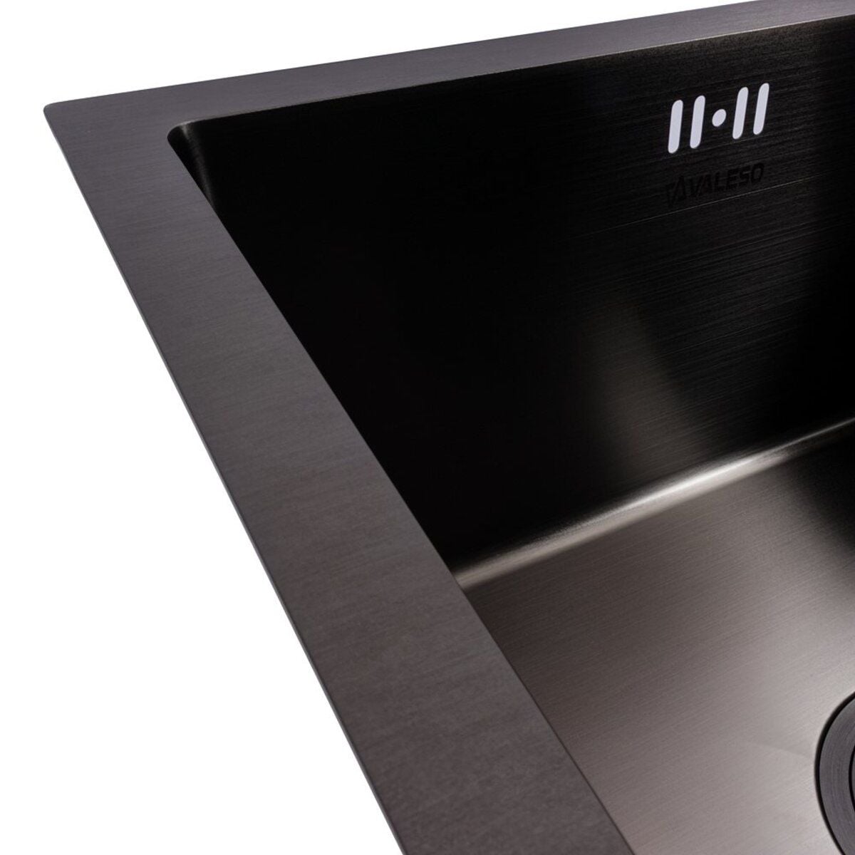 Мийка кухонна Handmade 4444 (3,0\0,8) під столешню PVD Black Brash VALESO